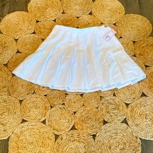 A white tennis skirt